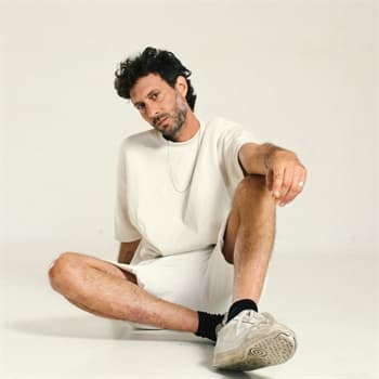 הספריה מארחת את אלון עדר