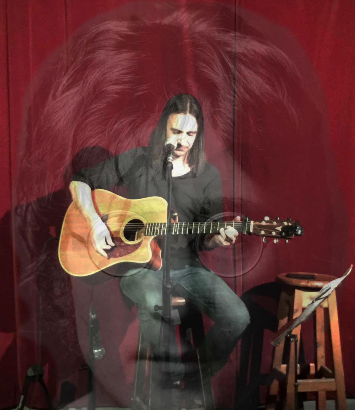 מופע מחווה אקוסטי מרגש לג׳ון לנון