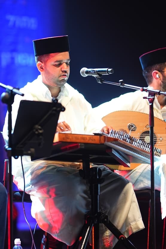 להקת עלינא - עם הפייטן יצחק כהן