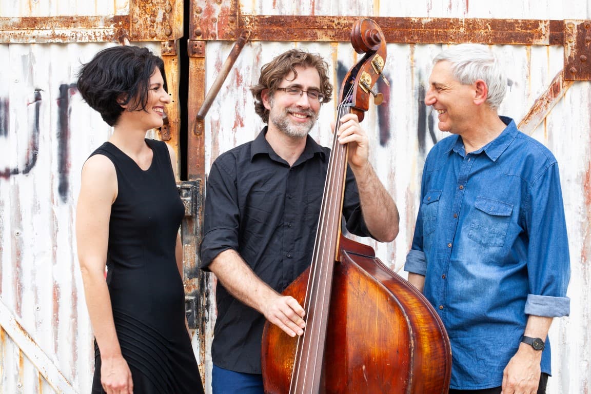 סיפורי ניו יורק | רויטל רביב ושלישיית ארי ערב