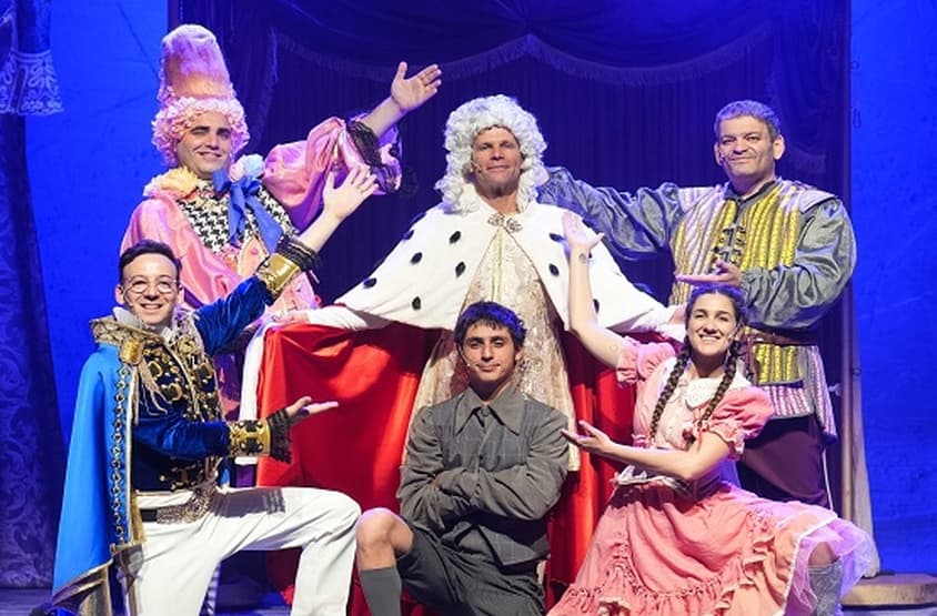 הצגת ילדים בדיונה - בגדי המלך החדשים - תיאטרון השעה הישראלי