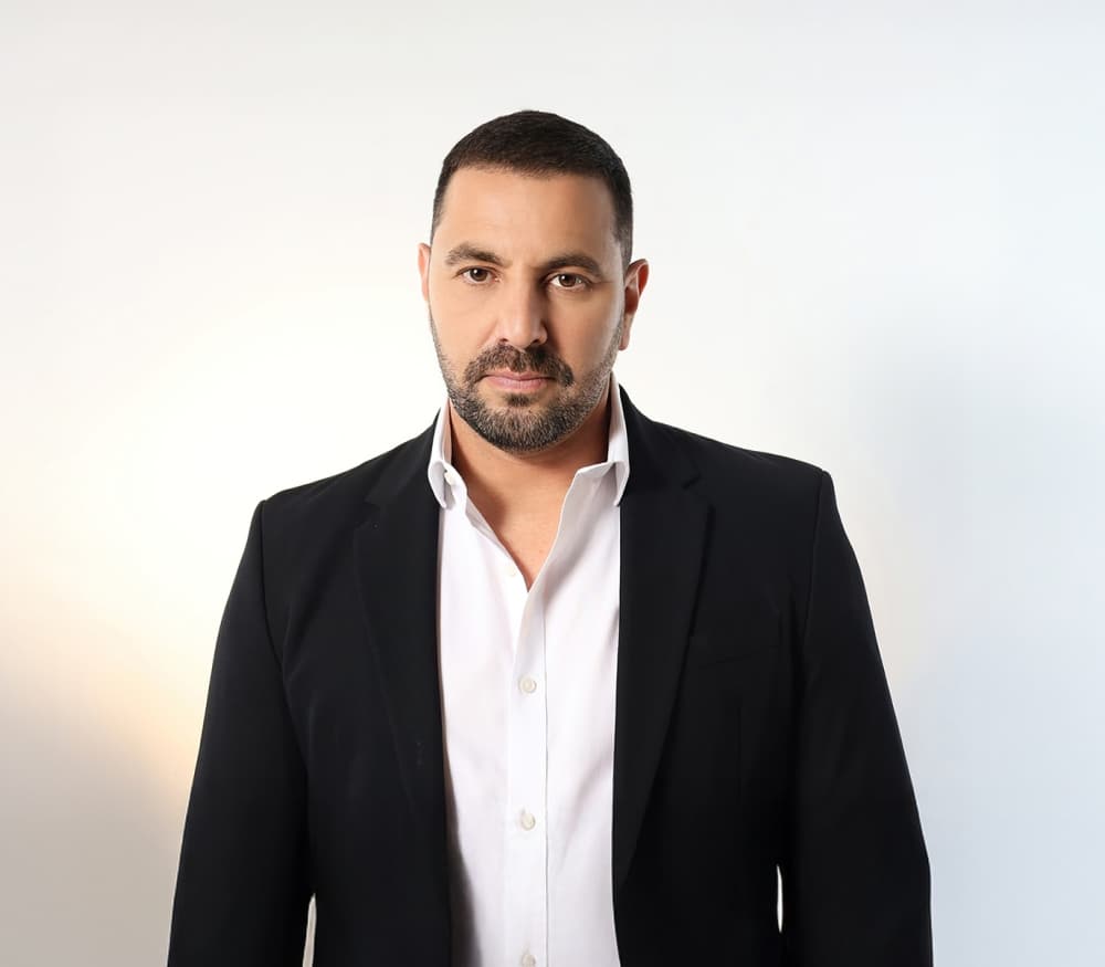 שלומי סרנגה במופע יווני - ישראלי בליווי 7 נגנים