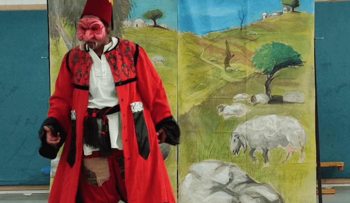 עלי באבא וארבעים השודדים | אורות חנוכה 2025