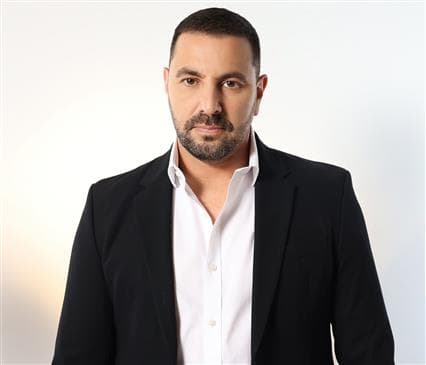 שלומי סרנגה במופע יווני - ישראלי בליווי 7 נגנים