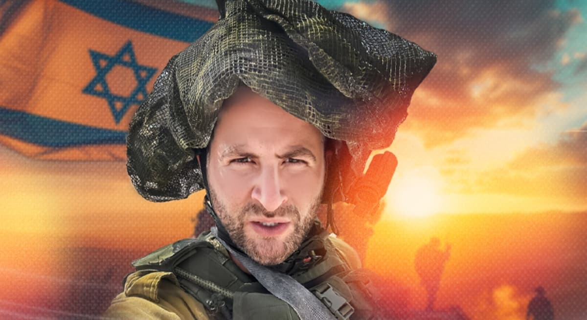 גיא הוכמן - קצין חיוך ראשי - בתאטרון הבית גולדה