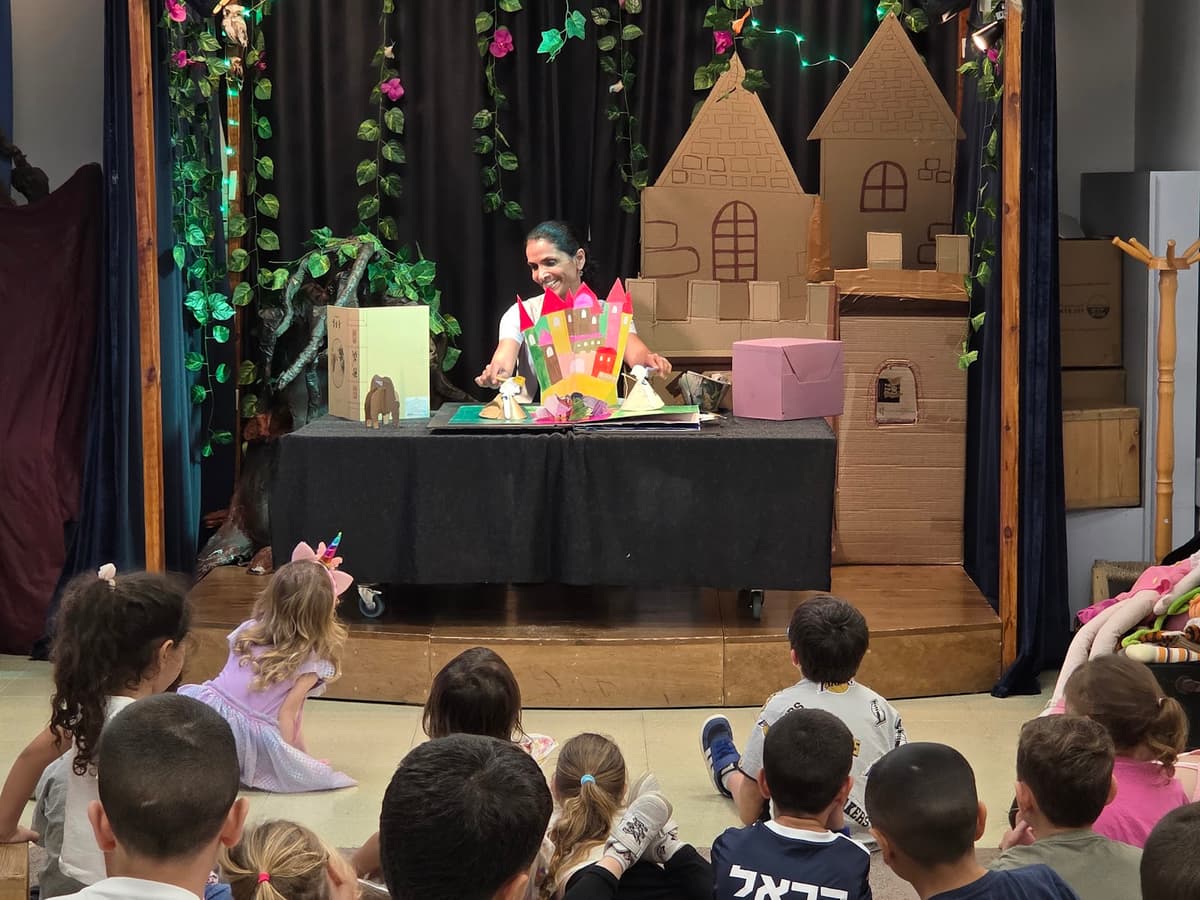 סיפור הצגה הדיג ודג הזהב בבית המוזה