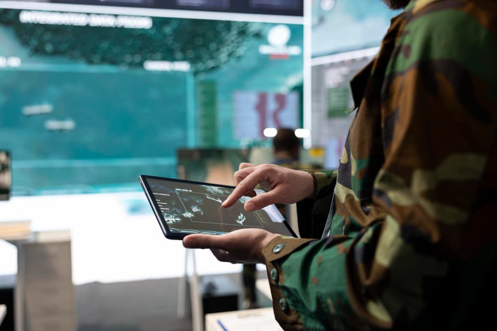 קתדרה - מאחורי הצללים