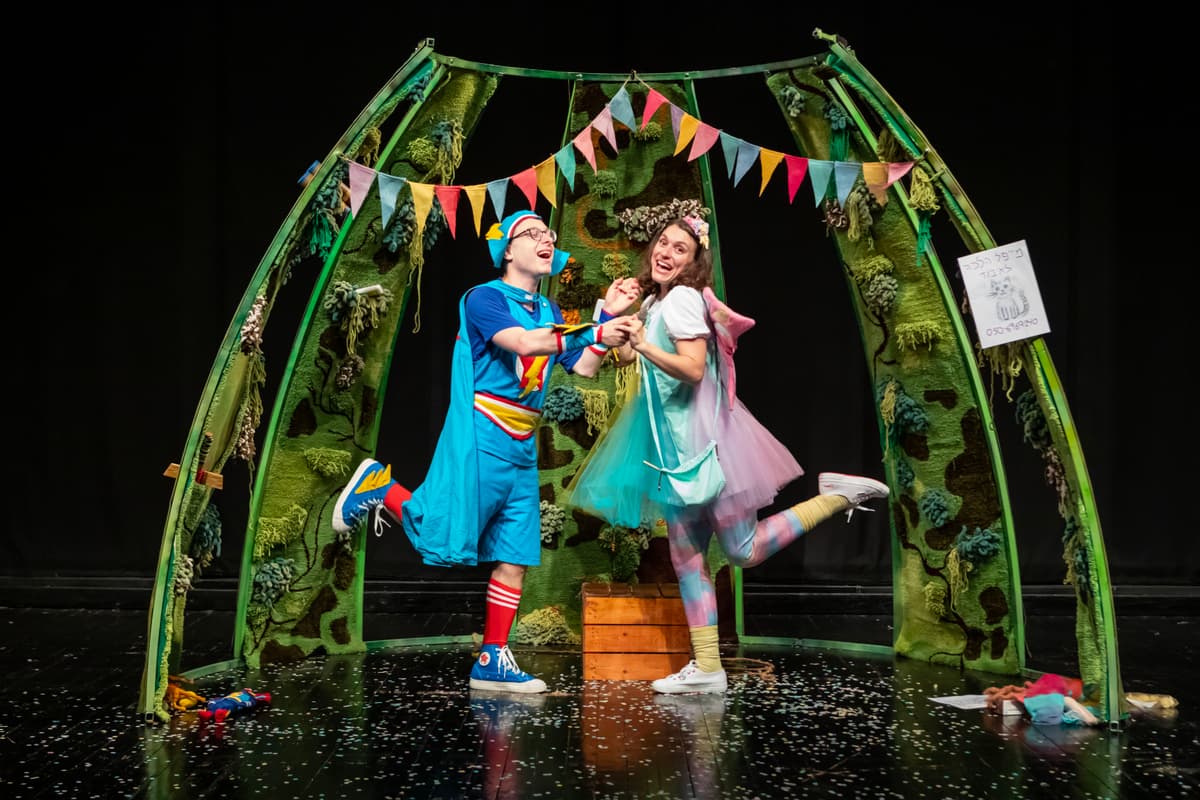 לא קל להיות גיבור על