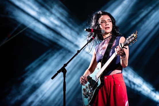 נינט טייב - מופע להקה חשמלי