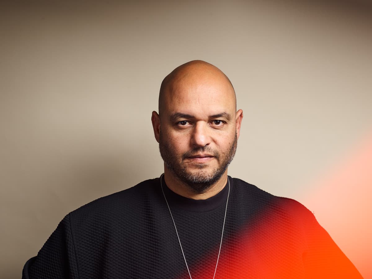 שי צברי  במופע להקה