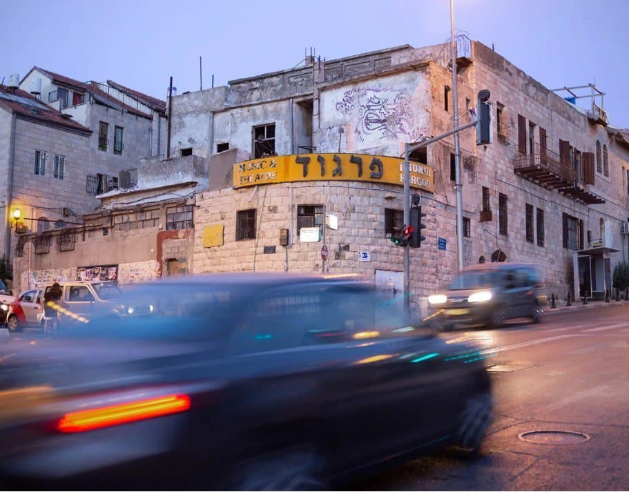 מאירים את הפרגוד