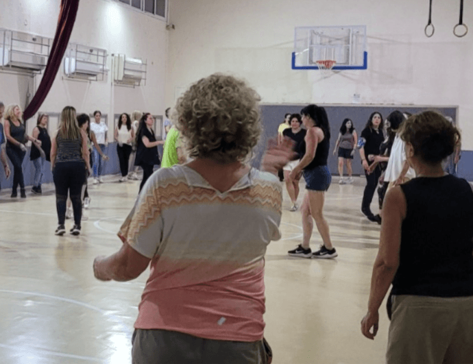 ריקודי עם - חוג בוקר