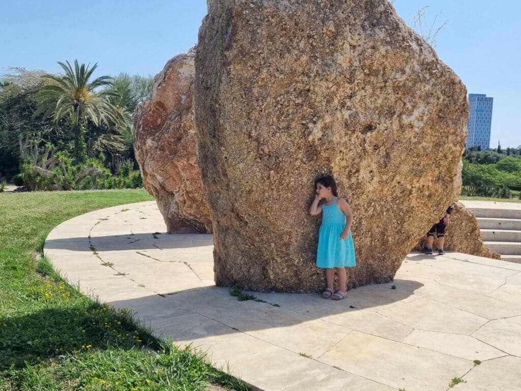 תעלומה בגן הסלעים