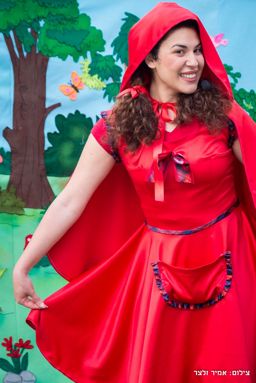 שעת סיפור: "כיפה אדומה" - תאטרון צחוקלה
