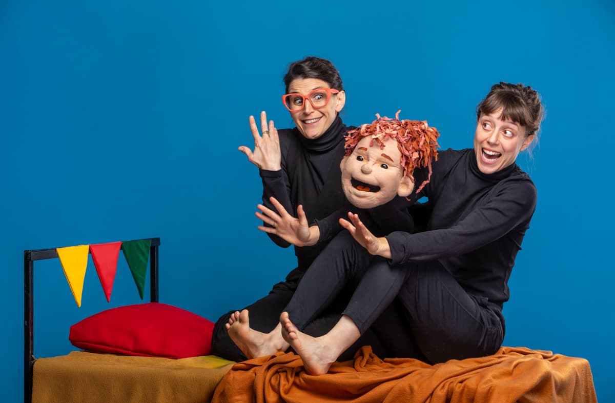 תיאטרון הקרון. מופע מאת רוני גולן וסיון שלצר | אינסוף ואחת