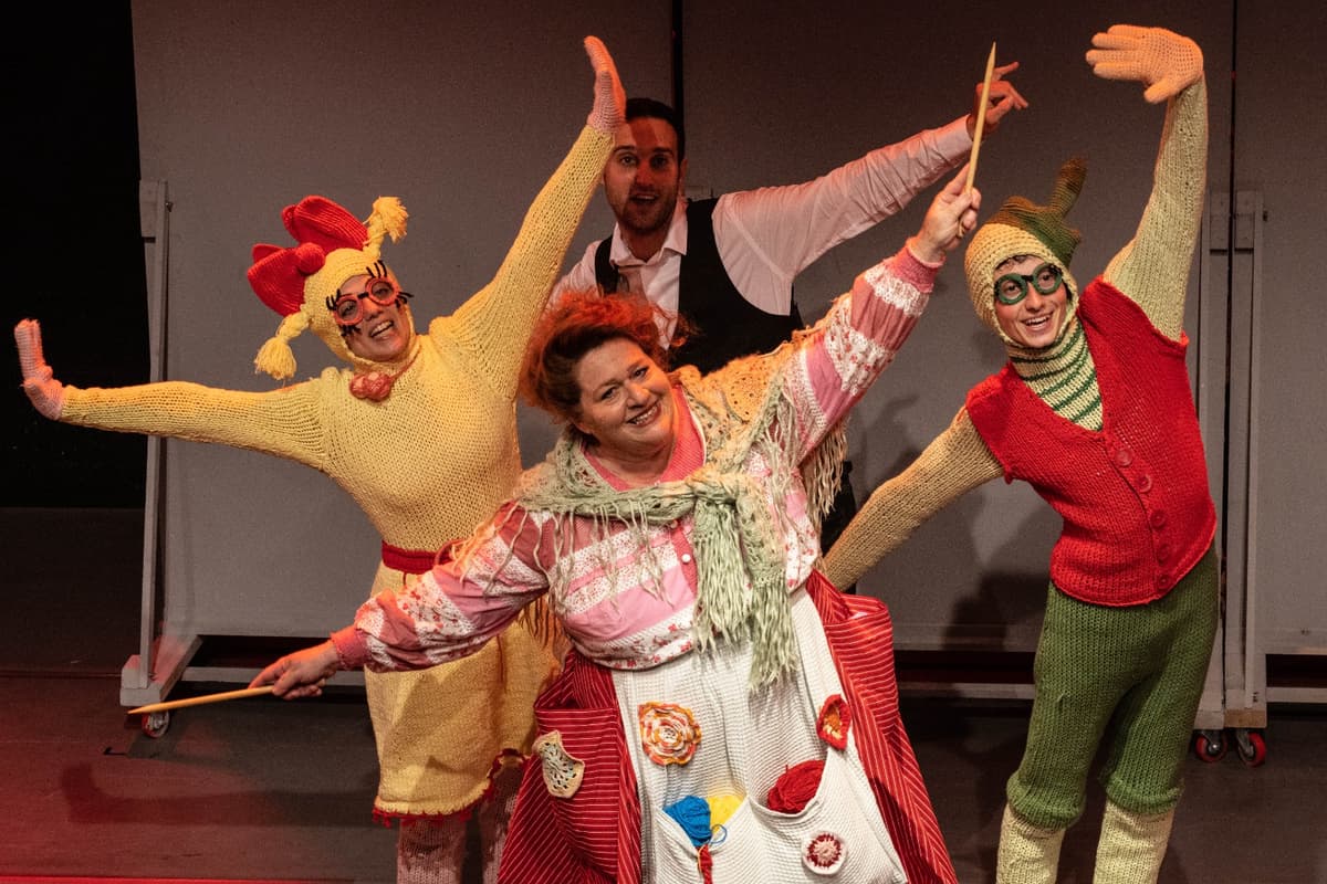 אנסמבל תוצרת בית | סבתא סורגת