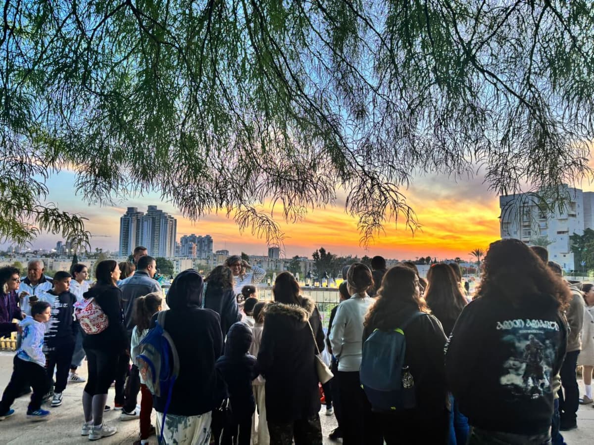 סיור עששיות במכתש עם מזל טהר