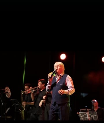 מחווה לאנגלברט המפרדינק וטום ג'ונס