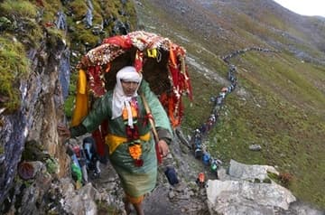 לגעת באישה האלוה'ית