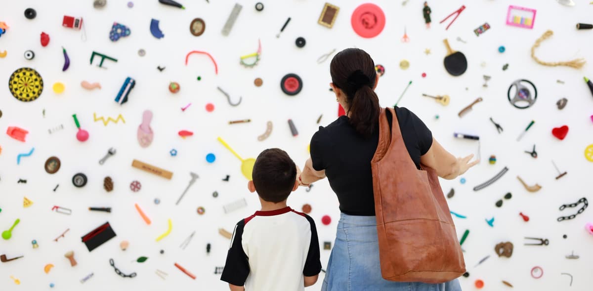 הדרכה פעילה למשפחות בתערוכה