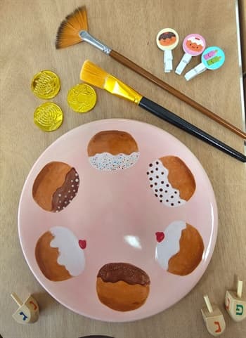 סדנת הכנת צלחת לסופגניות סטודיו כלי קפה