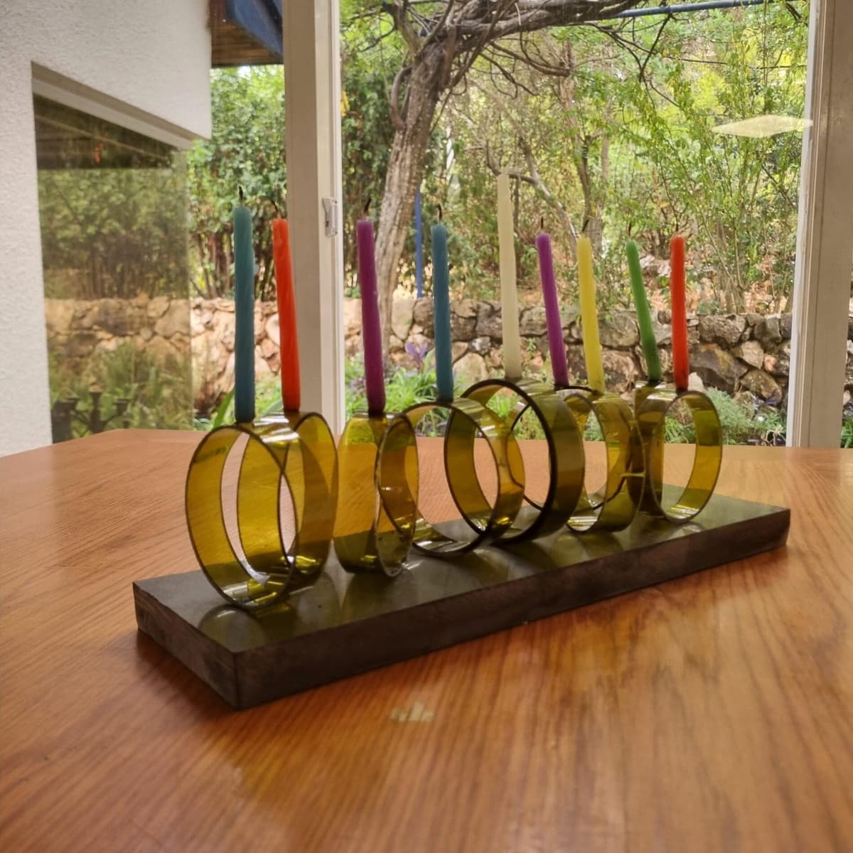 פסטיבל חורף – סדנה להכנת חנוכייה מיוחדת מזכוכית ושיש בסטודיו aravotart