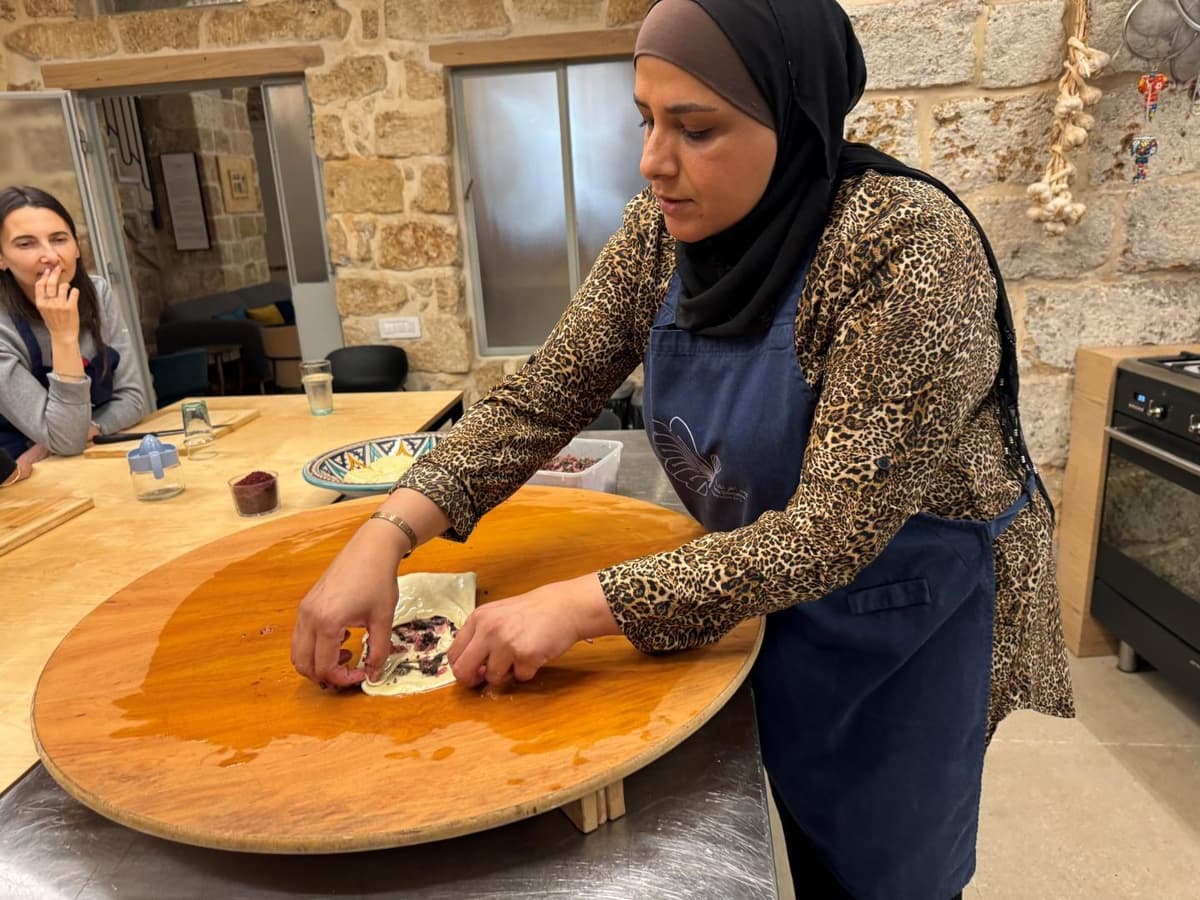 סדנת בישול מיוחדת עם הבשלנית העכואית מנאר כורדי בבית אלפראשה