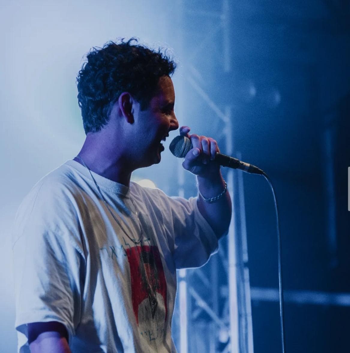 גיא וחברים מאירים את יונה – הופעה חיה, אלכוהול ואוכל מפנק במרכז ימה