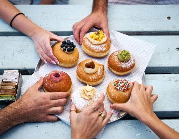 לילה לבן בתושה – נר ראשון, סופגניות מסביב לשעון!