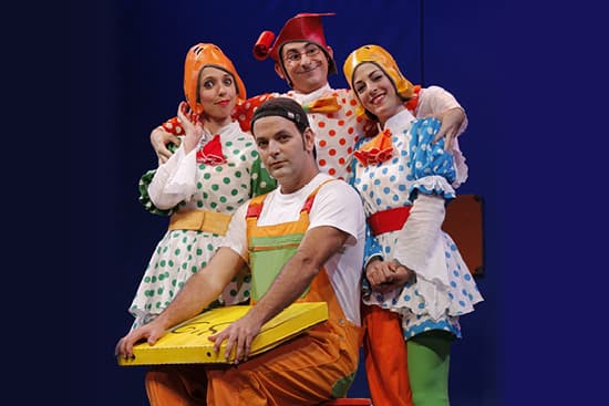 "מחסן השטוזים של דתיה"- תאטרון אורנה פורת