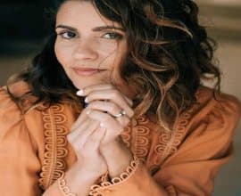 שניקה שקד להניח מילים טובות