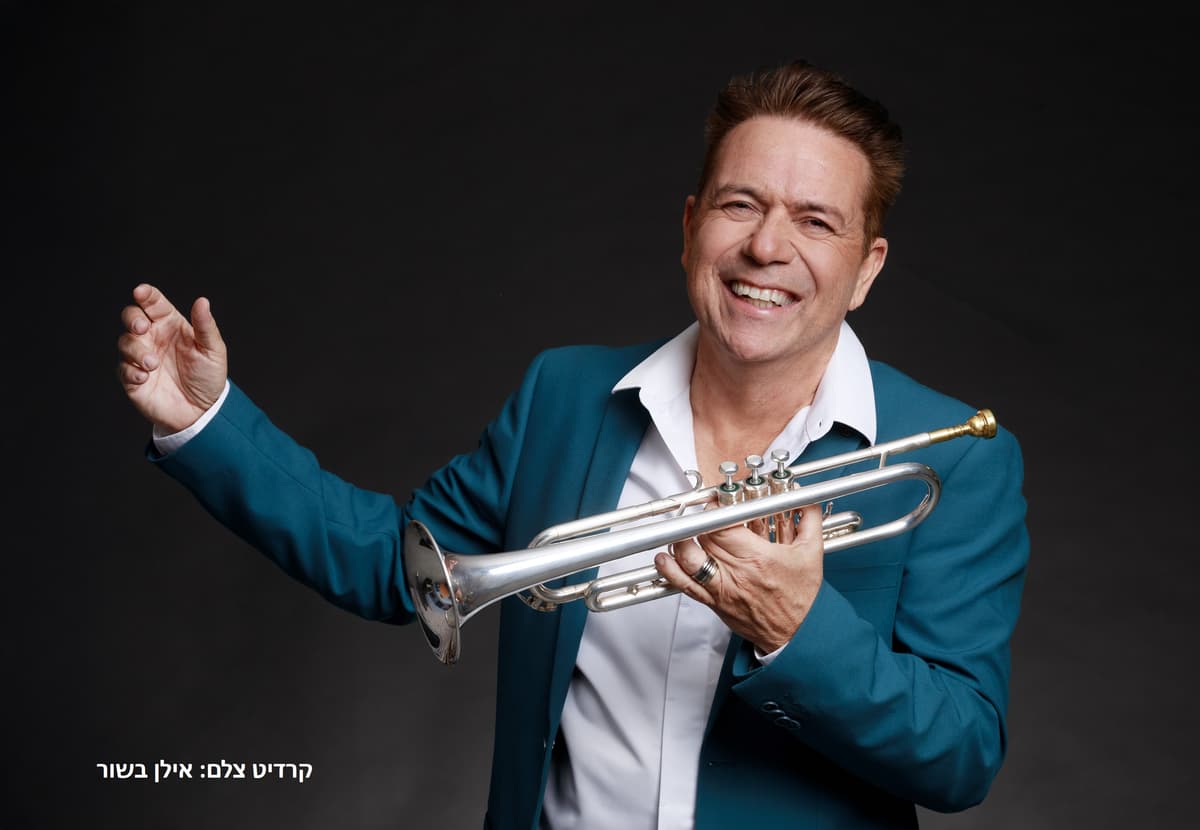 אריק דוידוב במופע "סלוניקי אהובתי"