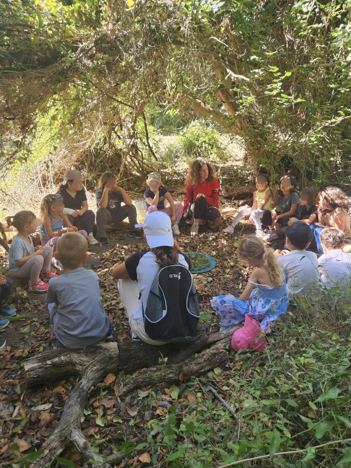 שביל יצורי הקסם - מסלול פנטזיה בלשי