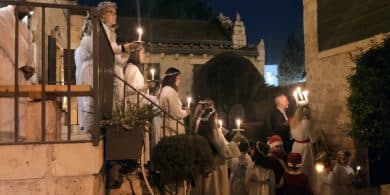 בידנו אור ואש – סיור בין חגי האור במרכז ירושלים