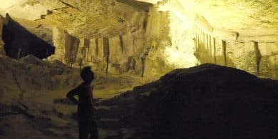 צוננת ונסתרת – סיור בין חללים תת קרקעיים בעיר העתיקה